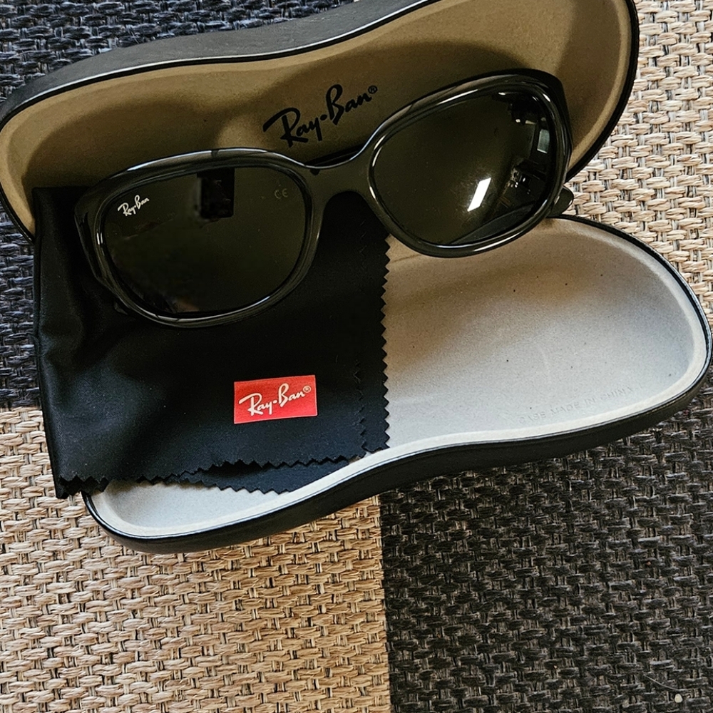 Ray-Ban Italy 🖤 Sunglasses W/ Case